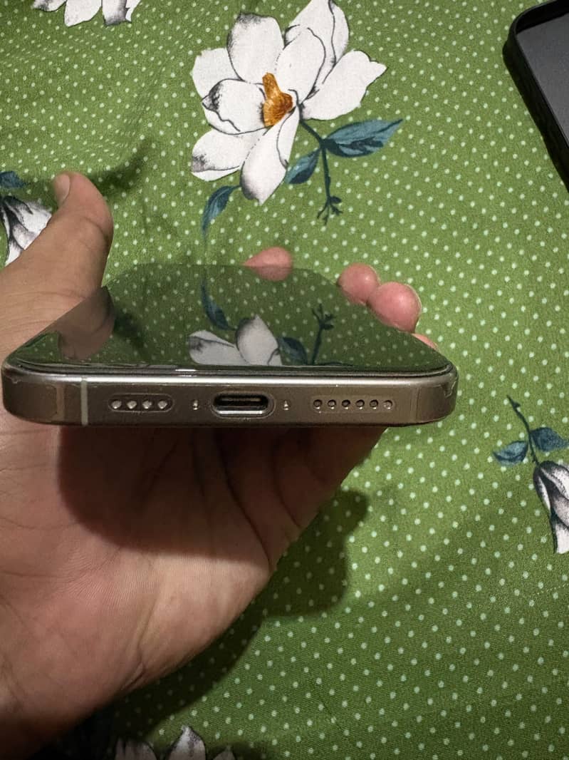 Apple iPhone 16 Pro Max 6