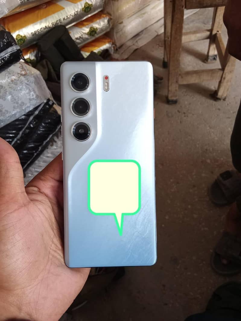 Tecno CAMON 40 Pro 1