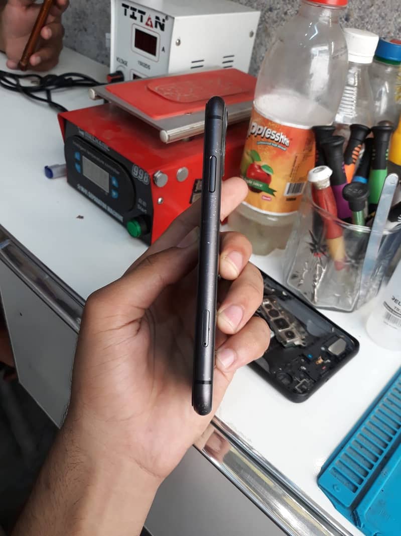 Apple iPhone 11 3
