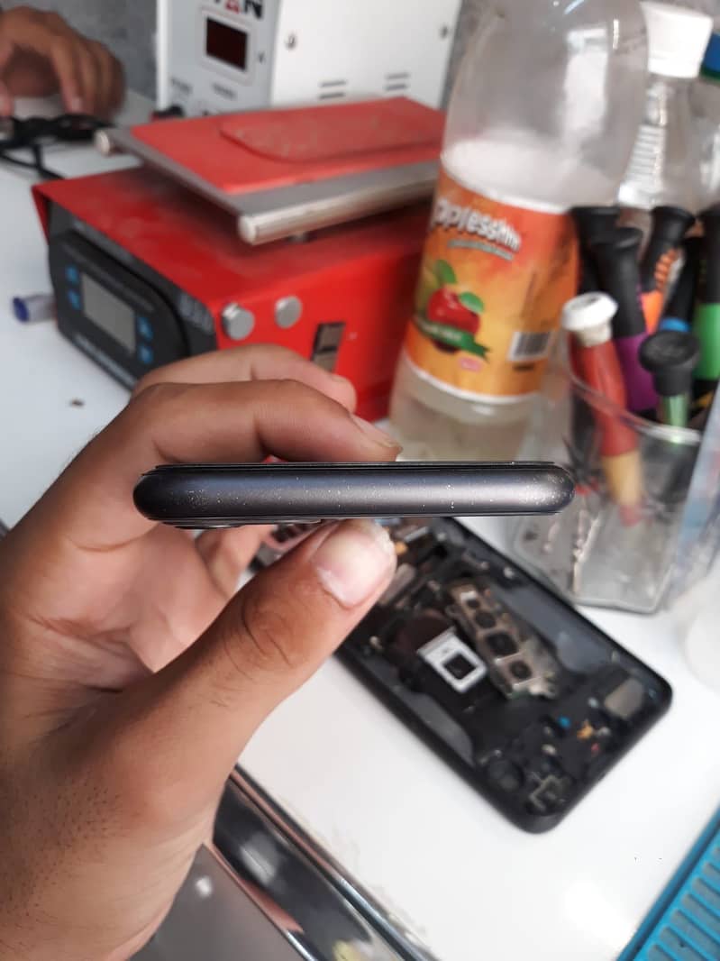 Apple iPhone 11 4