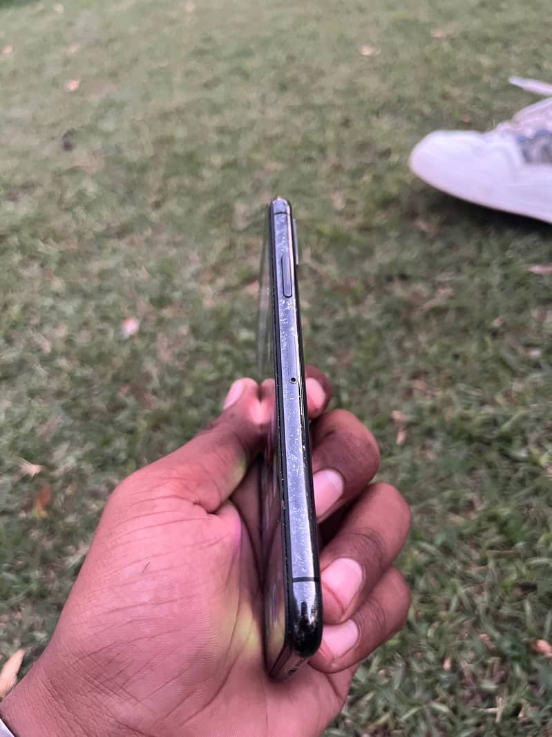 Apple iPhone X 4