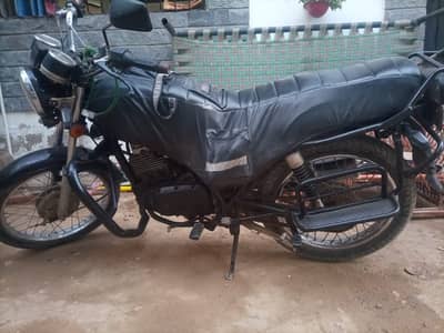 Suzuki GS 150 2014