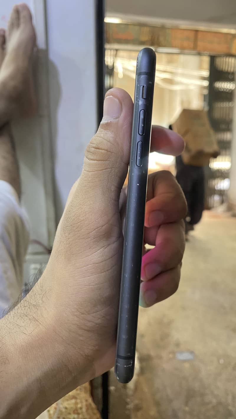 Apple iPhone 11 3