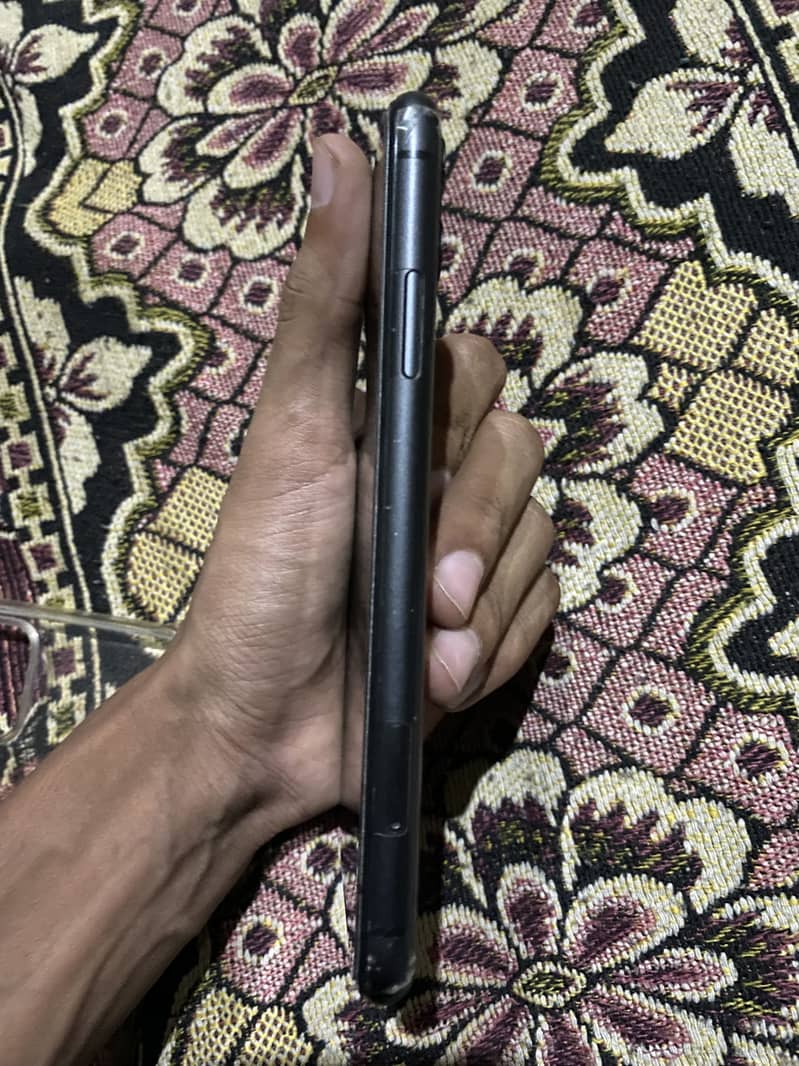 IPhone 11 Non PTA 3