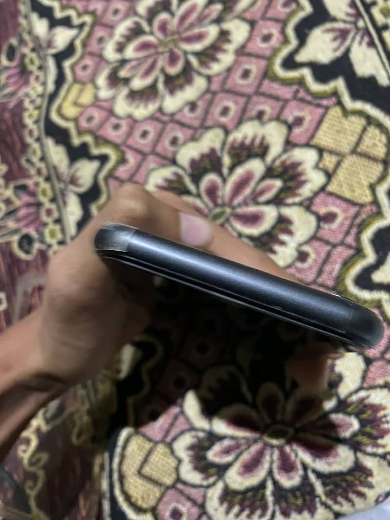 IPhone 11 Non PTA 5