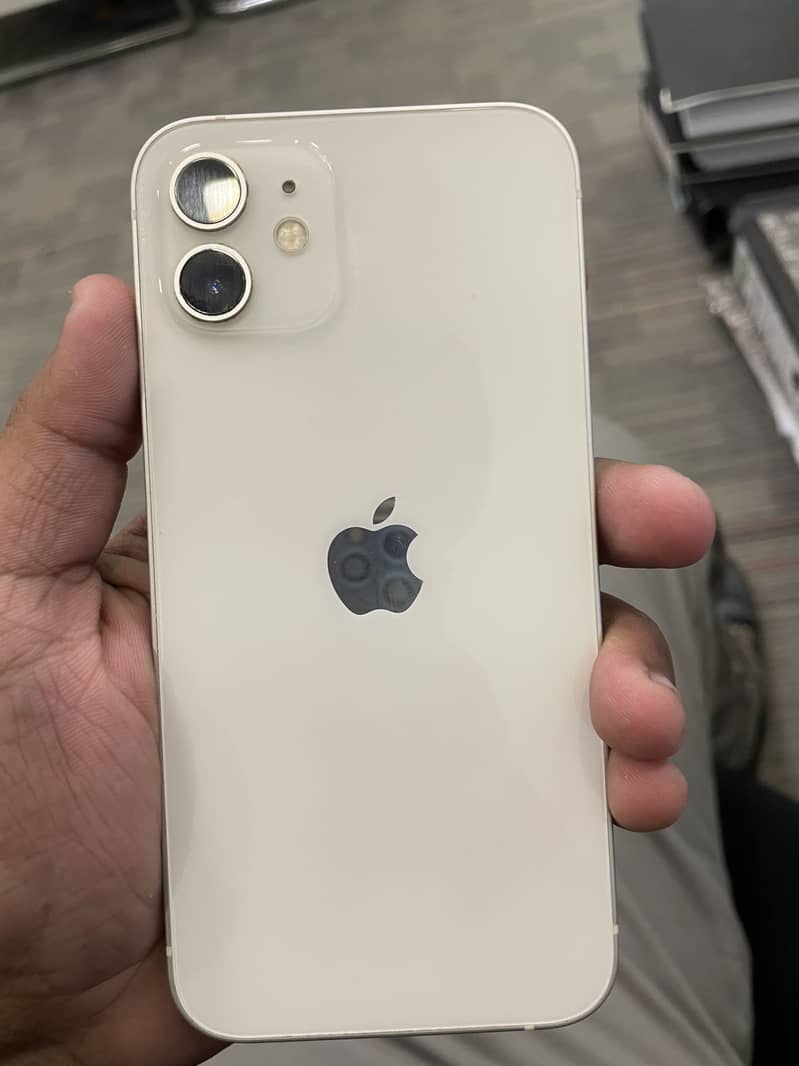 Apple iPhone 12 4
