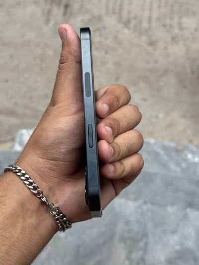 Apple iPhone 13 Baypass