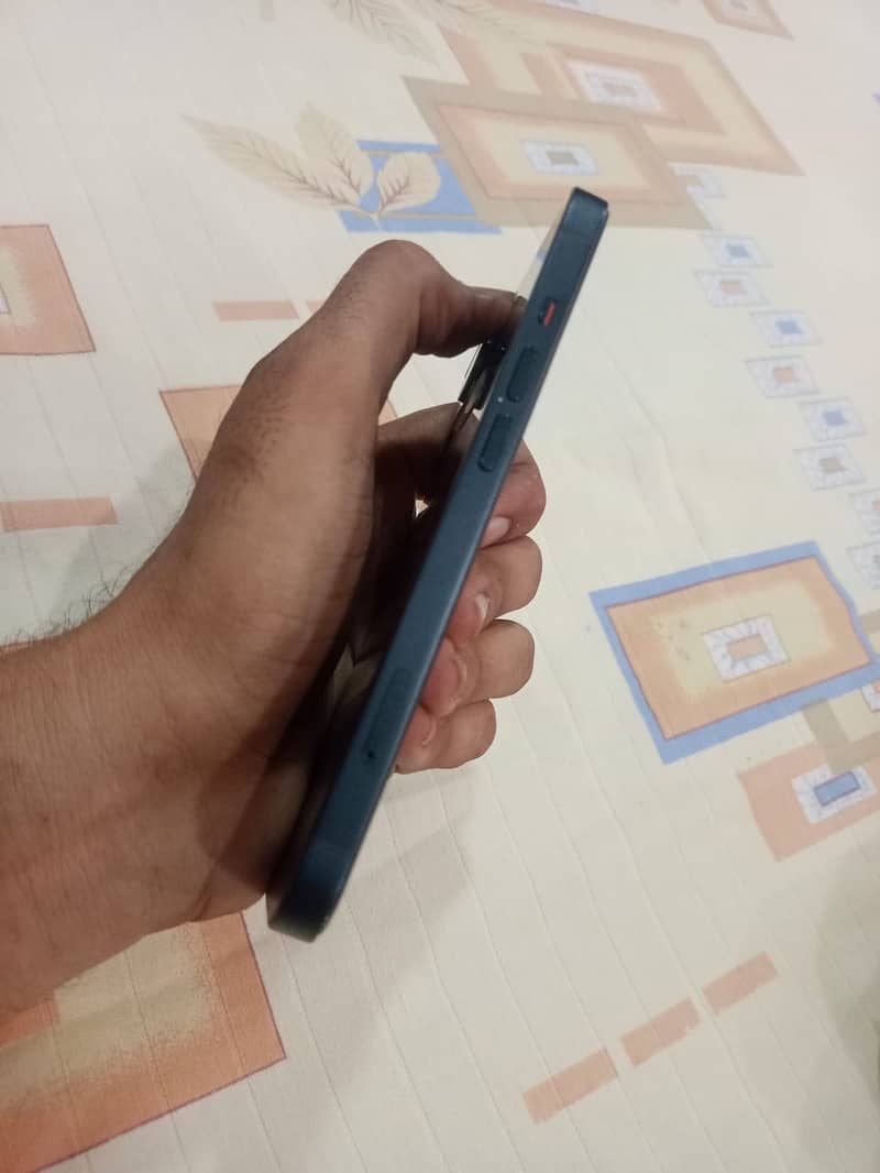Apple iPhone 13 2