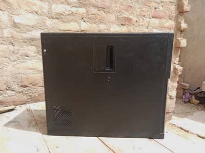 Desktop computer 10/10 condition 2 months used only
