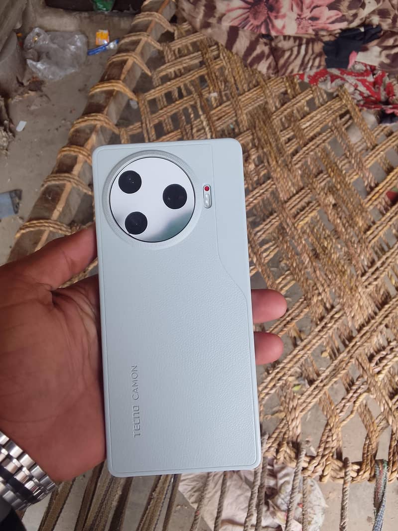 Tecno CAMON 30 Pro 0