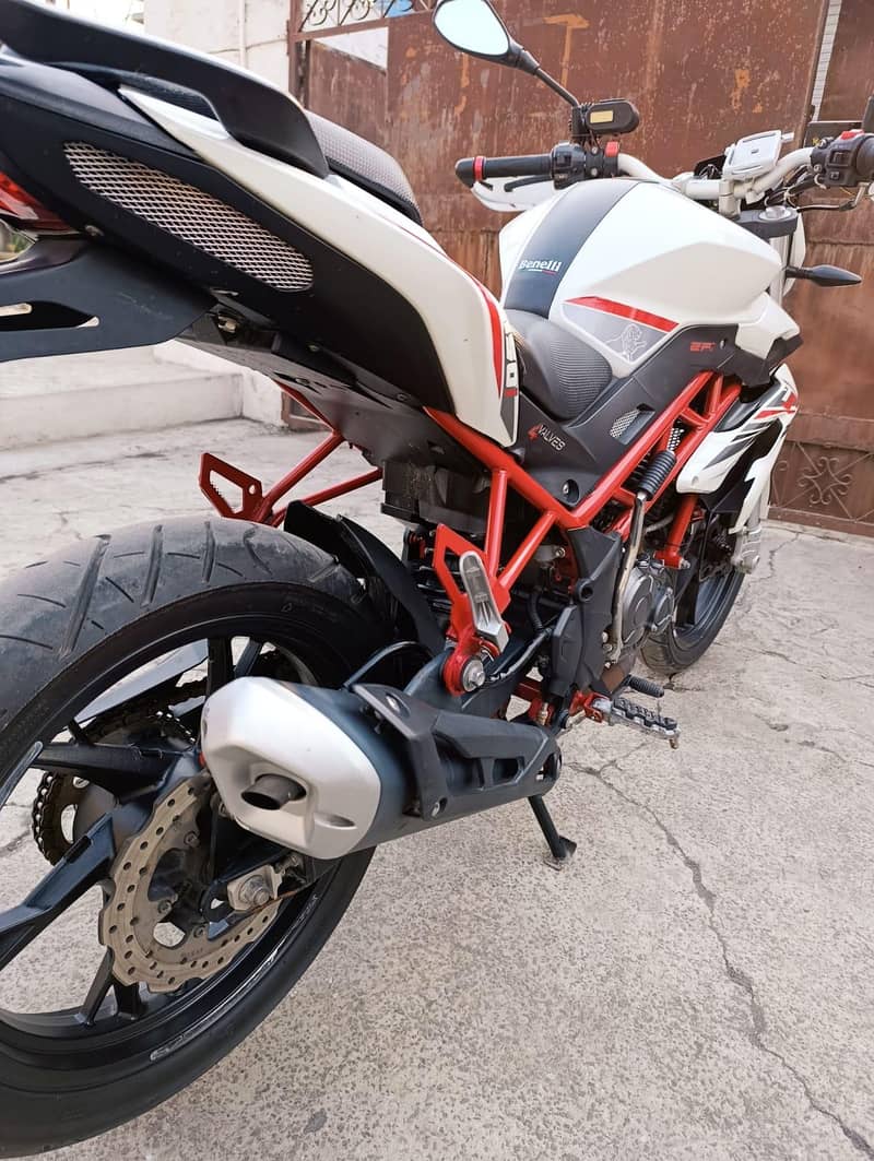 Benelli 150 7