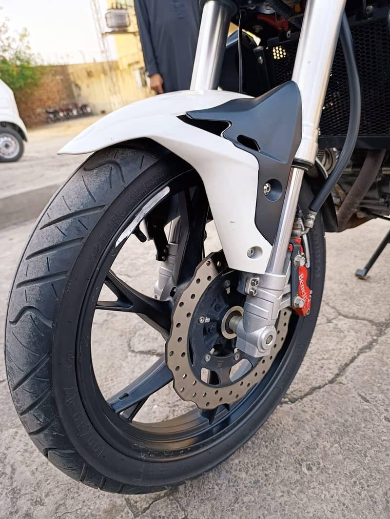 Benelli 150 8