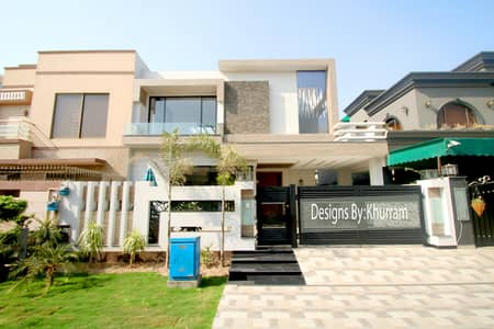 A beautifully designed bungalow with 100 Ft. wide approach in an excellent location. Close to Airport, Shopping Mall, Metro Cash & Carry, Masjid & Park.
