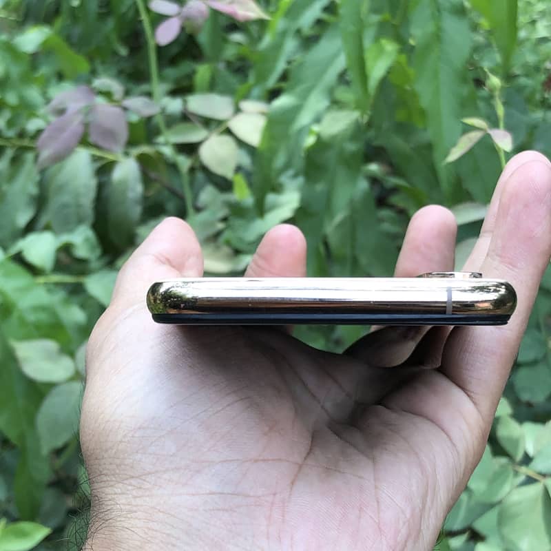 Apple iPhone XS 5