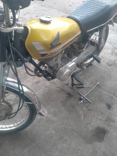 bike for sale and maracha b ho jay ga