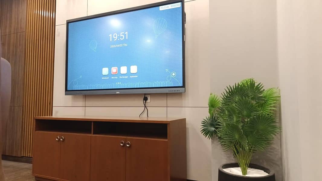 Maverik Interactive Flat panel | Touch Screen 2