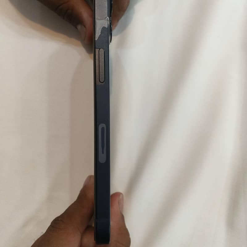 Apple iPhone 13 2