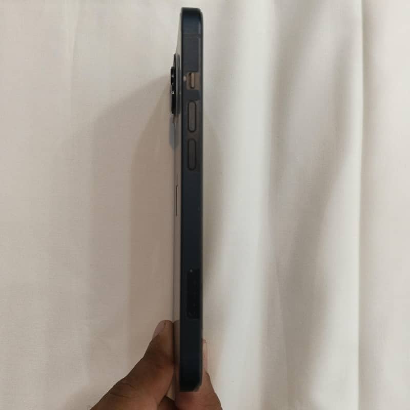 Apple iPhone 13 4