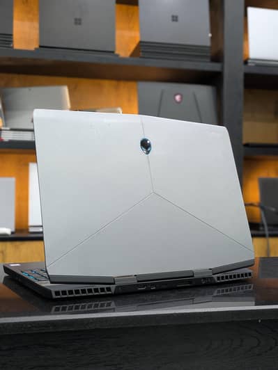 Alienware M15 Gaming Laptop | Core i7-9750H | RTX 2070 8GB | 144Hz RGB