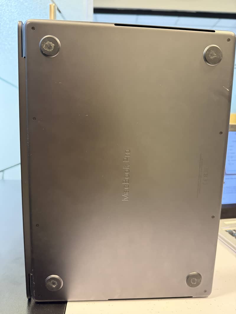 Apple MacBook Pro M4 4
