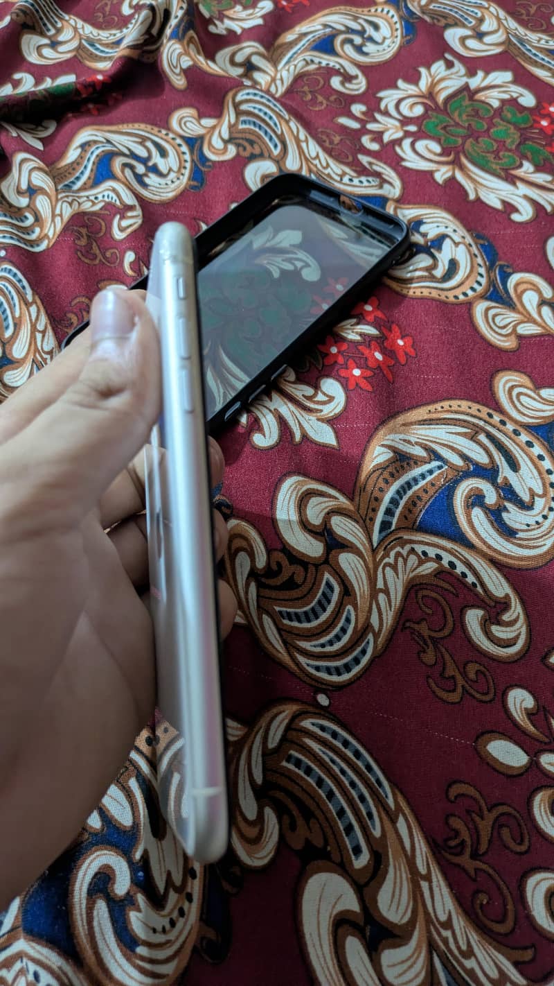 Apple iPhone 11 5