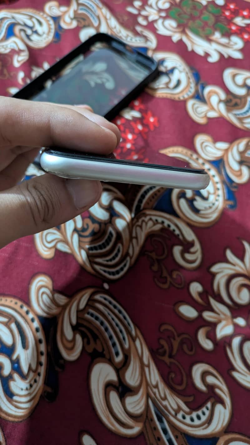 Apple iPhone 11 6