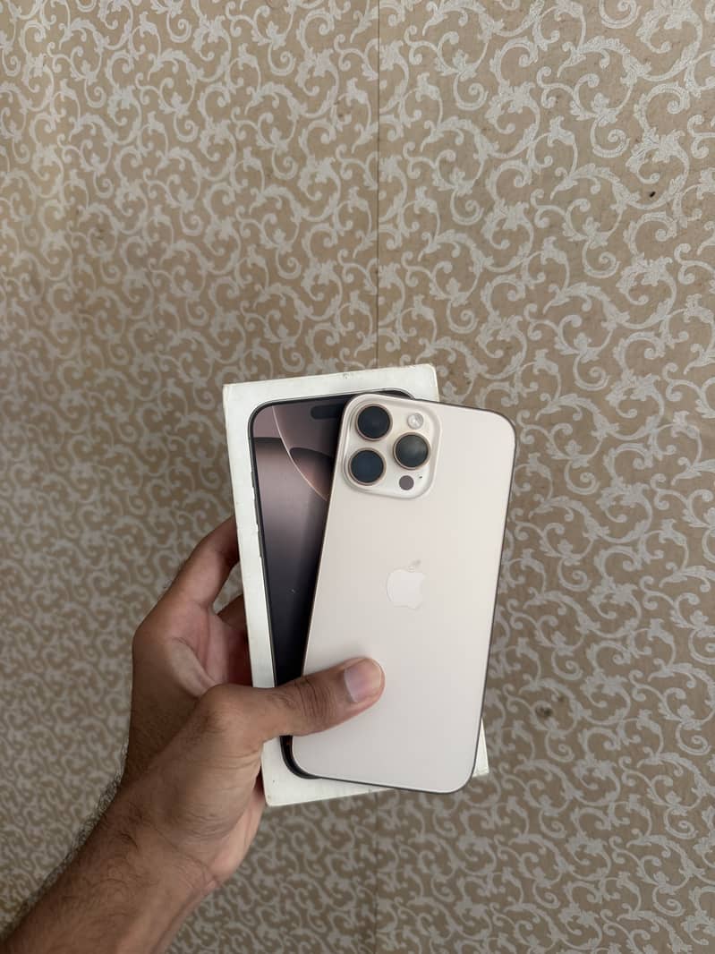Apple iPhone 16 Pro Max 2