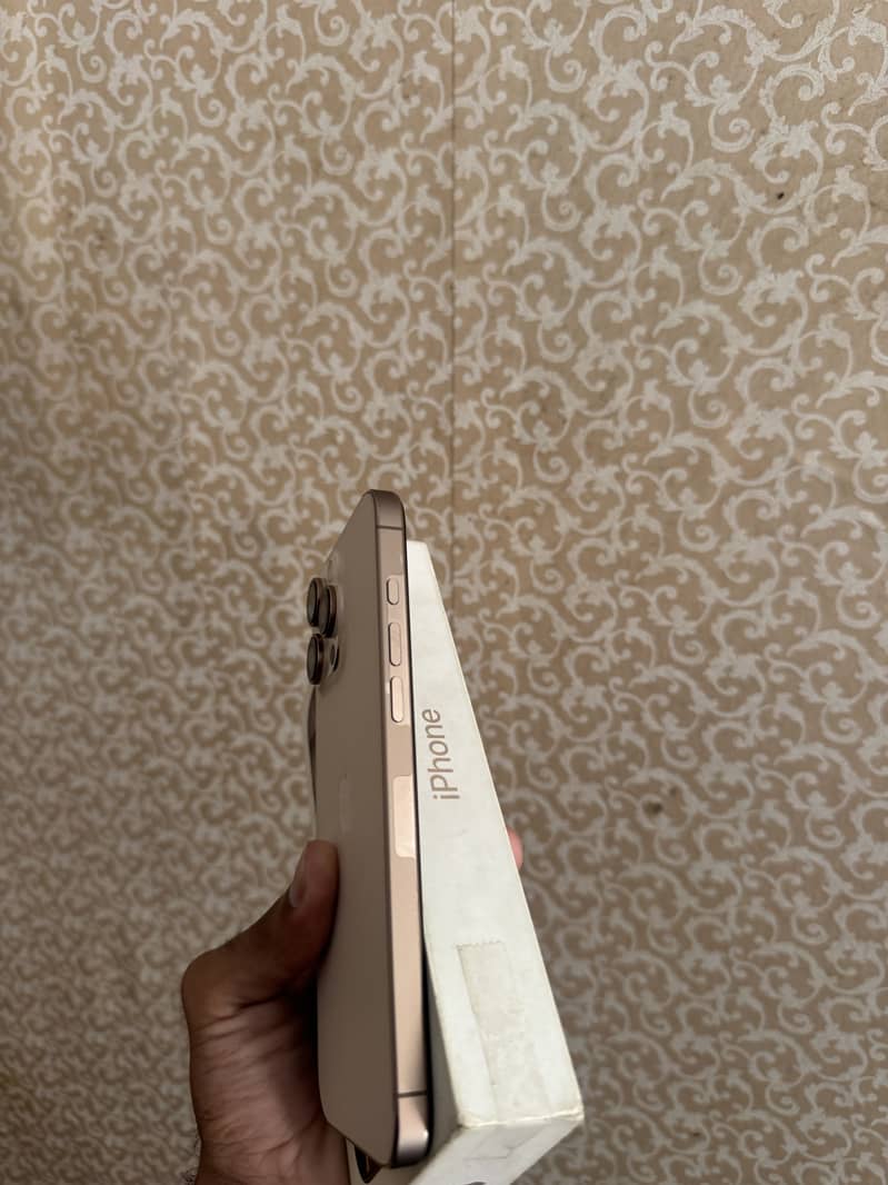 Apple iPhone 16 Pro Max 3