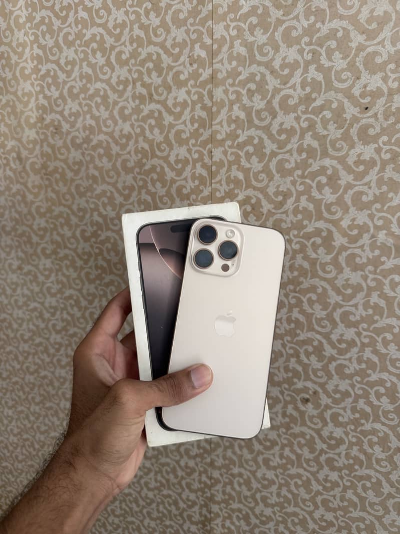 Apple iPhone 16 Pro Max 4