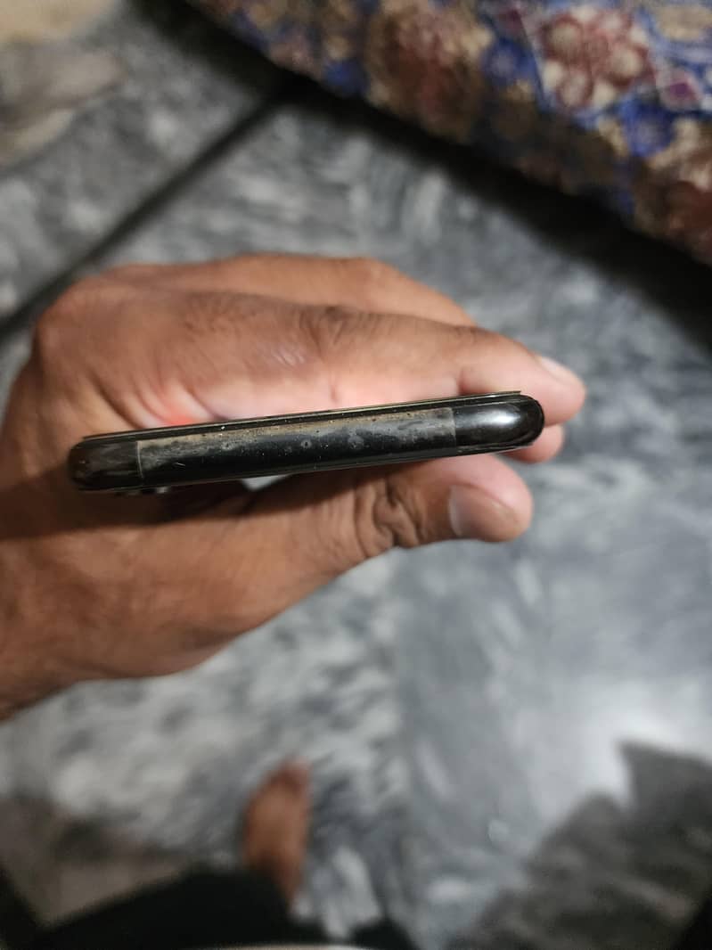Apple iPhone X 3