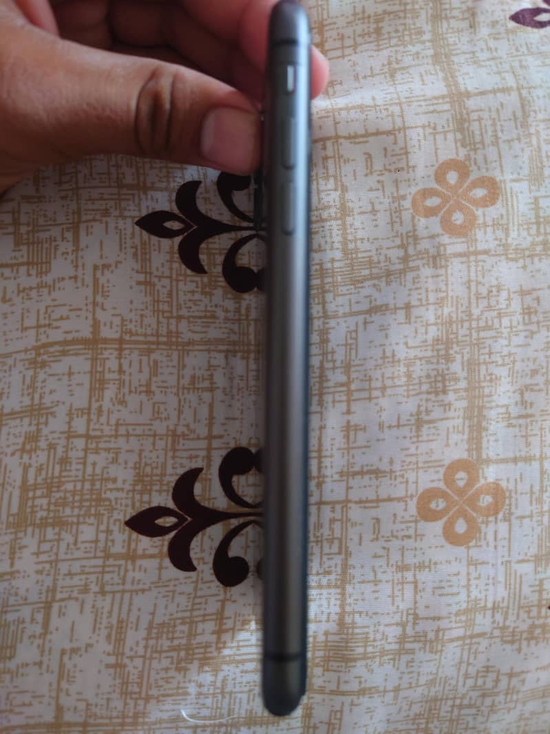 Apple iPhone 11 3