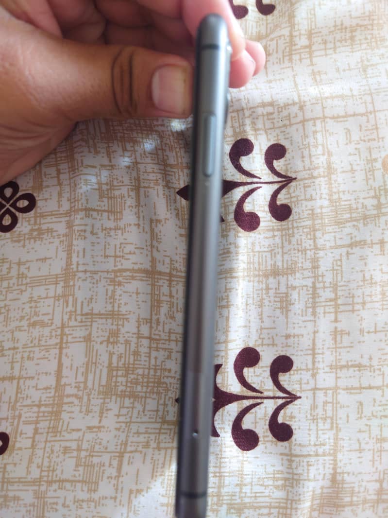 Apple iPhone 11 4