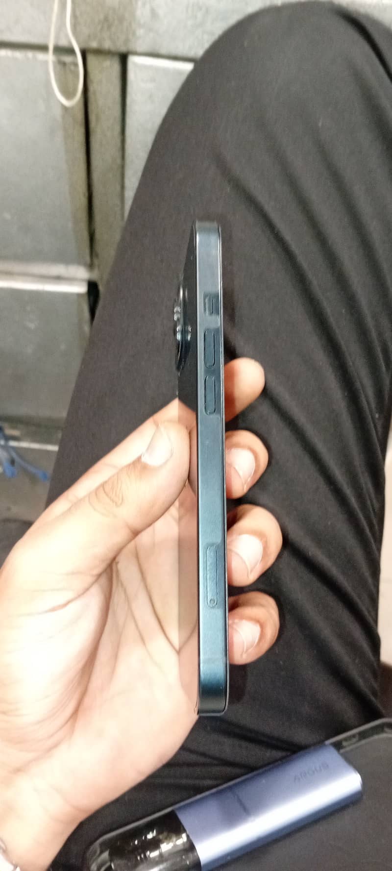 Apple iPhone 13 2