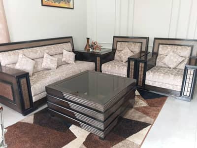 Luxury 5-Seater Sofa set with Premium center Table/ Exclnt condition