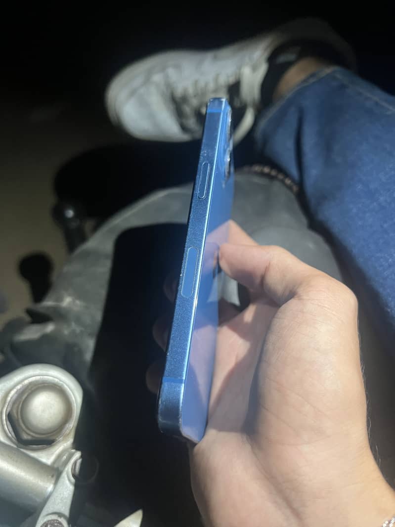 Apple iPhone 13 2