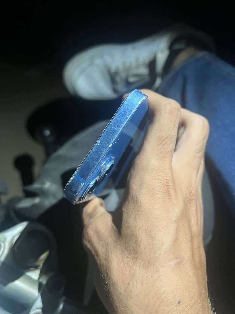 Apple iPhone 13 3