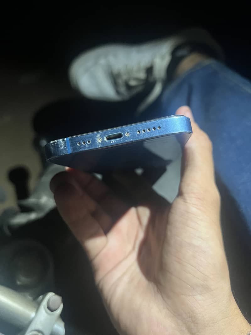Apple iPhone 13 4