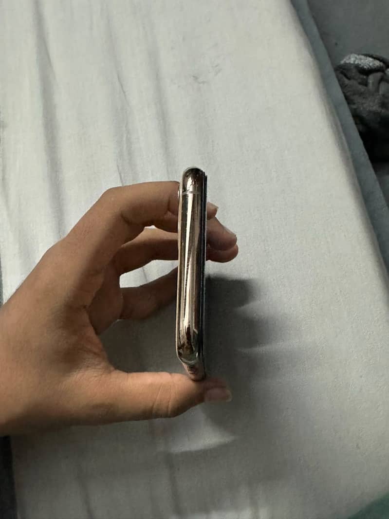 Apple iPhone 11 Pro 4
