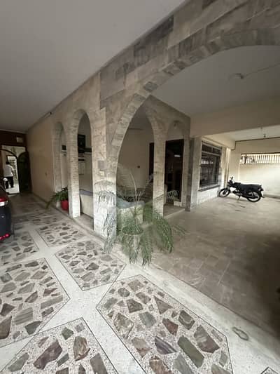 INDEPENDENT BUNGALOW DOUBLE STOREY FOR OFFICE WORK PRIME LOCATION AT BLOCK 3 GULSHAN
