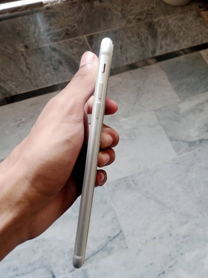 Apple iPhone 8 Plus 3