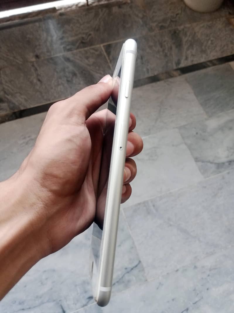 Apple iPhone 8 Plus 4