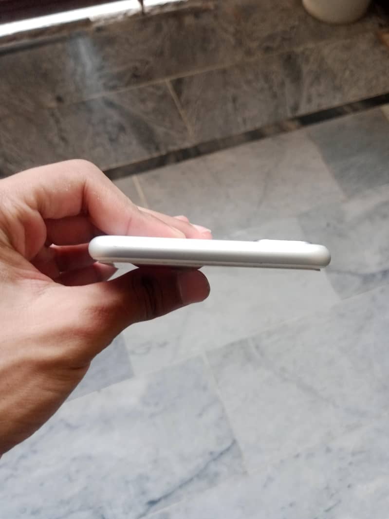 Apple iPhone 8 Plus 5