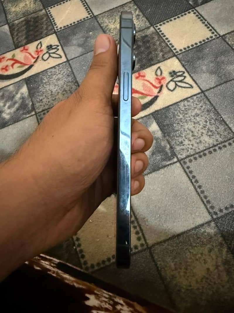 Apple iPhone 12 Pro Max 4