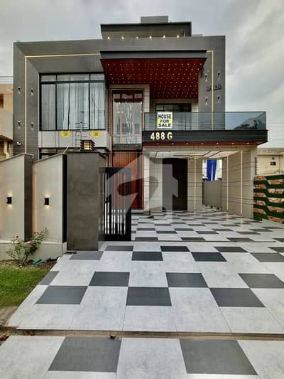 10 Marla Facing Park Luxury House For Sale.