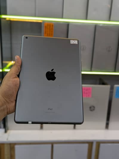 Apple iPad 7th Gen | 32GB | 10.2" Retina Display | Gaming & Study |