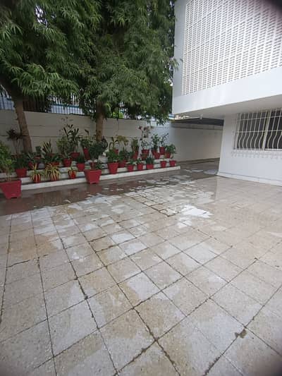 SILENT COMMERCIAL AVAILABLE FOR RENT GULSHAN-E-IQBAL BLOCK 4A