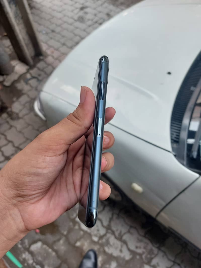 Apple iPhone 11 Pro Max 2