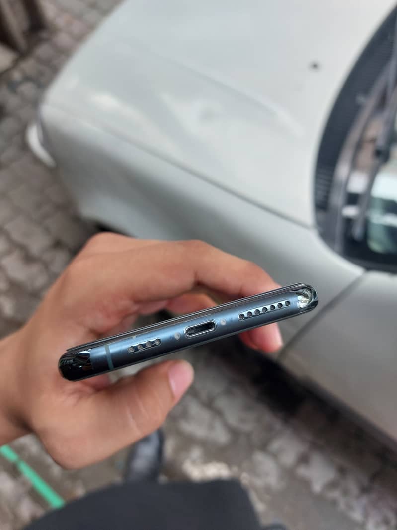 Apple iPhone 11 Pro Max 4