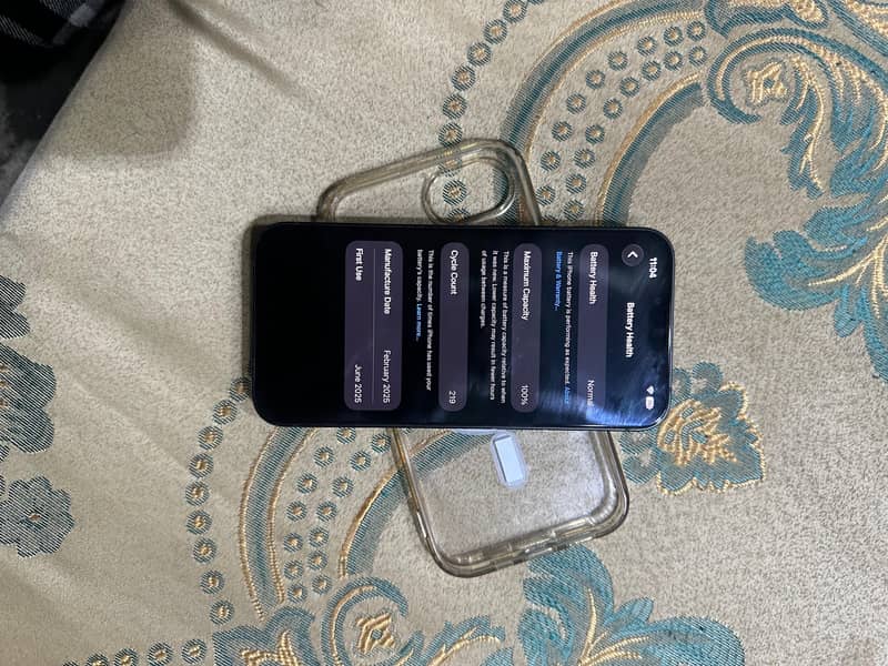 Apple iPhone 16e 1