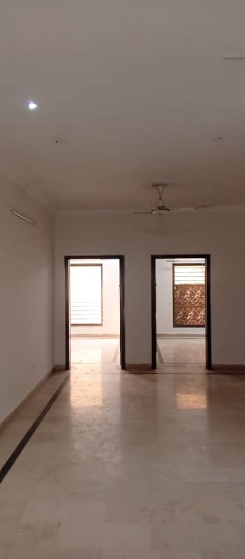 10 Marla 4 bedrooms attached bathrooms full single unit house available for rent. Dem 1.25 Lac per month